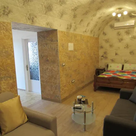 Pitini Sevasti House Ferienhaus