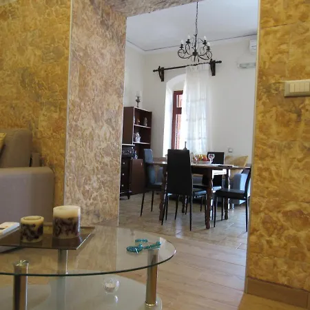 Pitini Sevasti House Сими